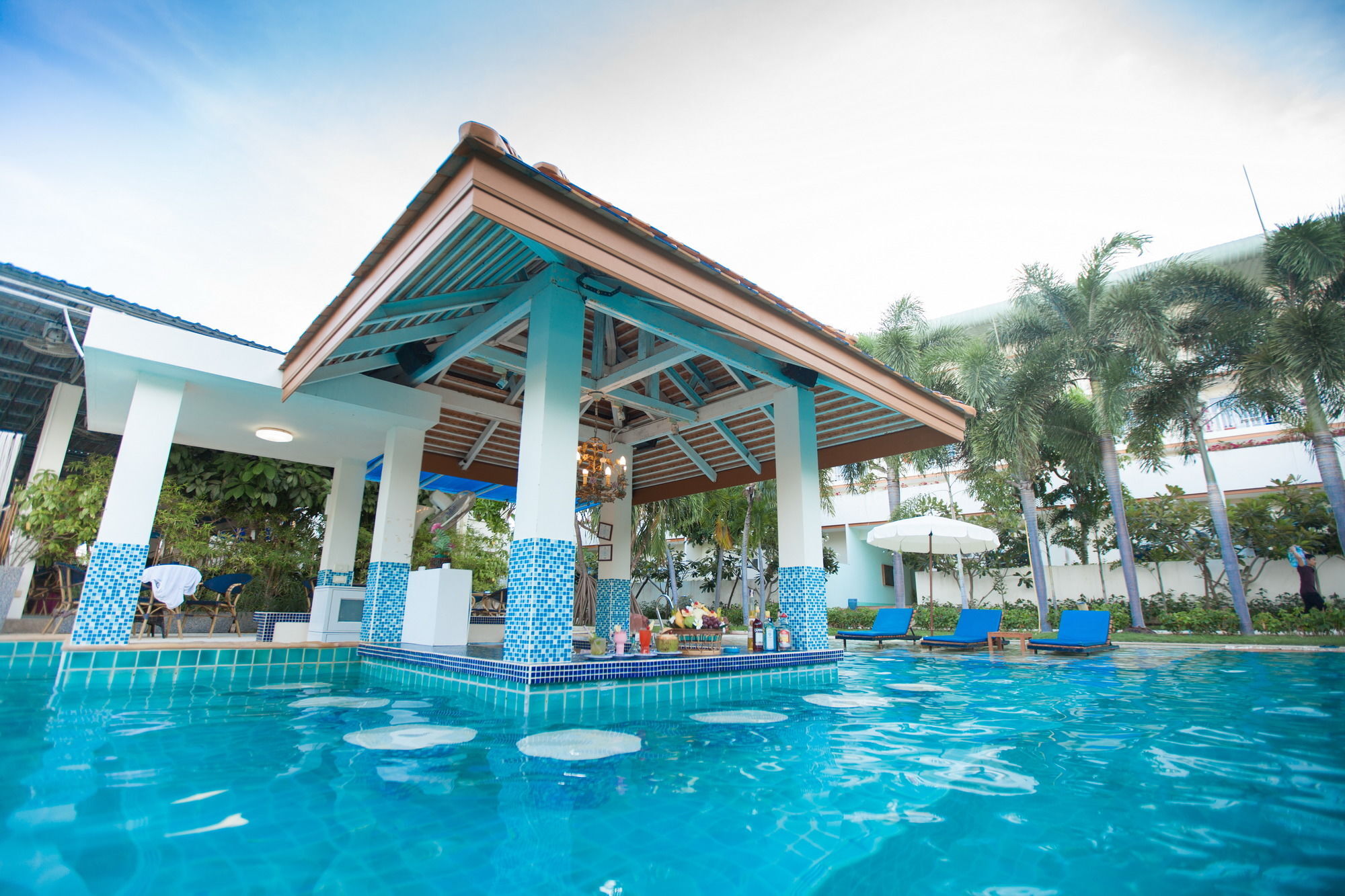Chalong Beach Hotel Phuket Rawai Exteriör bild