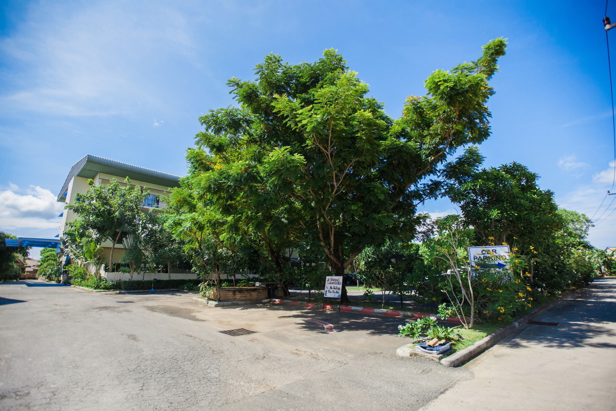 Chalong Beach Hotel Phuket Rawai Exteriör bild