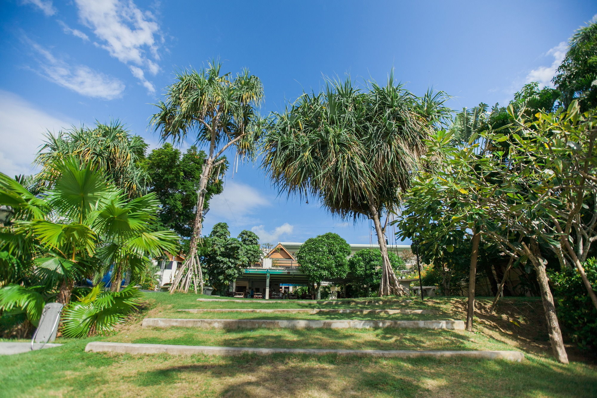 Chalong Beach Hotel Phuket Rawai Exteriör bild