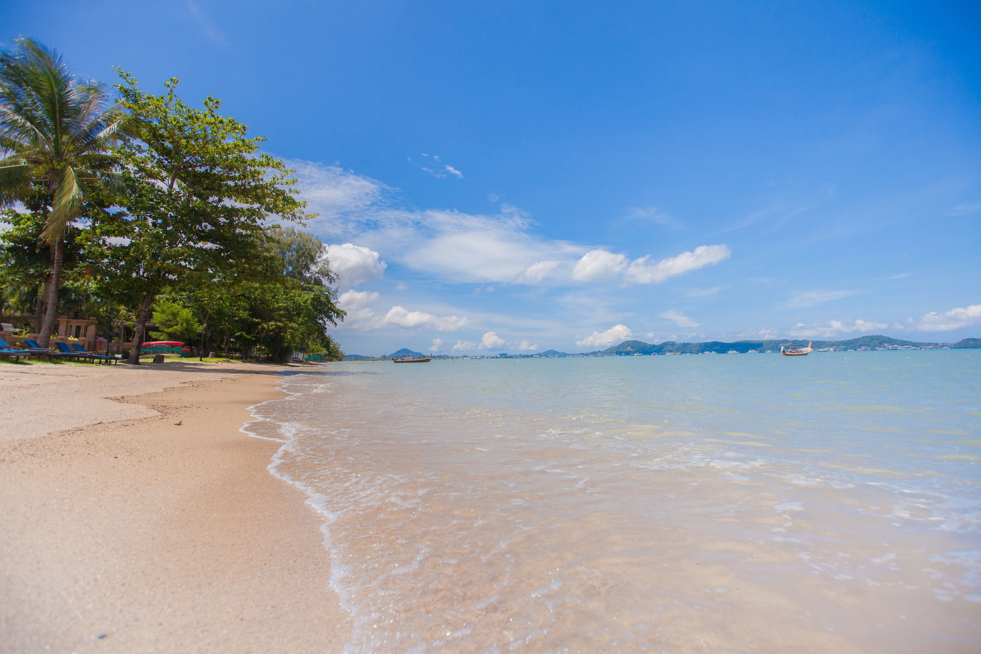 Chalong Beach Hotel Phuket Rawai Exteriör bild