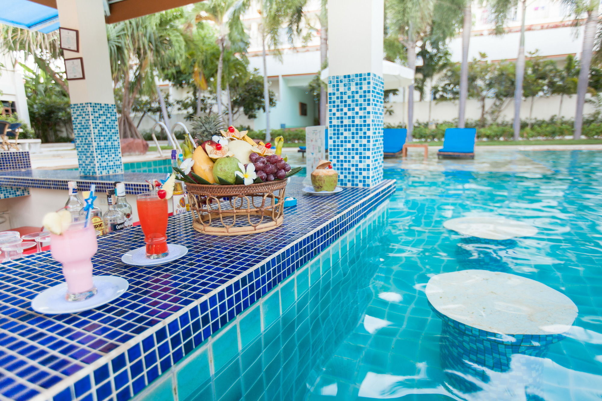 Chalong Beach Hotel Phuket Rawai Exteriör bild