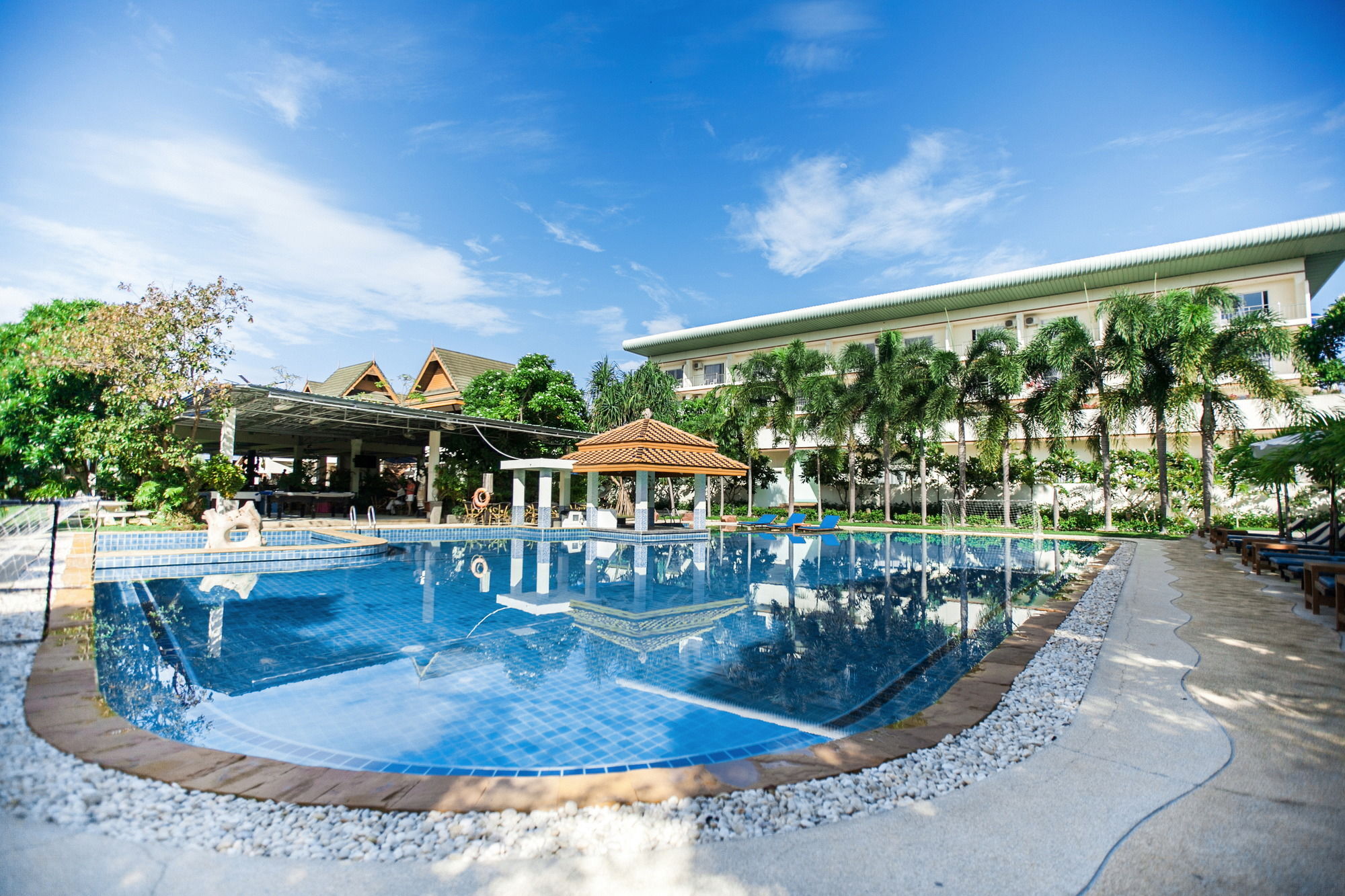 Chalong Beach Hotel Phuket Rawai Exteriör bild