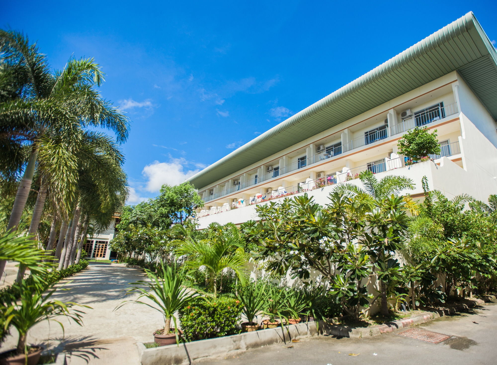 Chalong Beach Hotel Phuket Rawai Exteriör bild