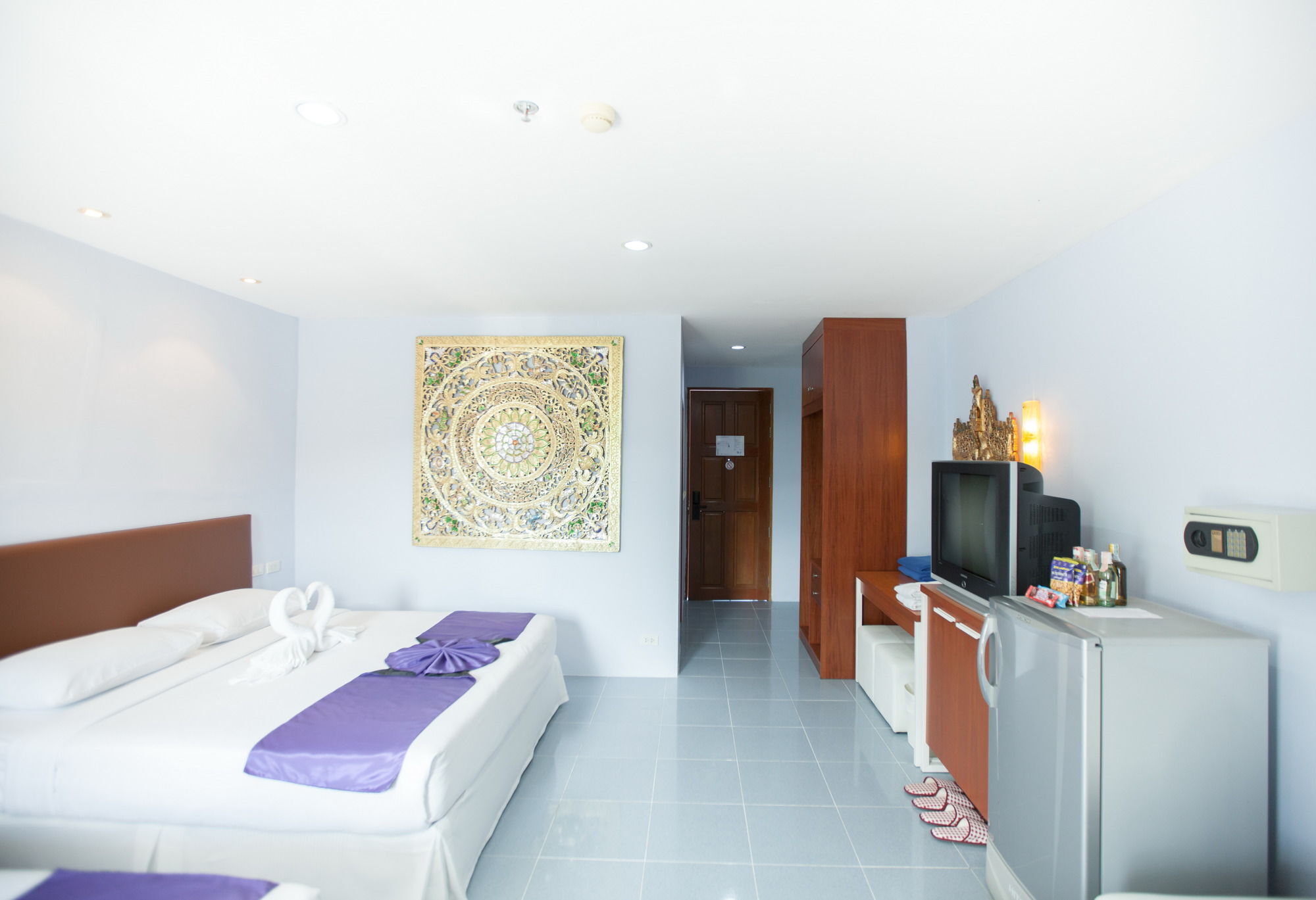 Chalong Beach Hotel Phuket Rawai Exteriör bild