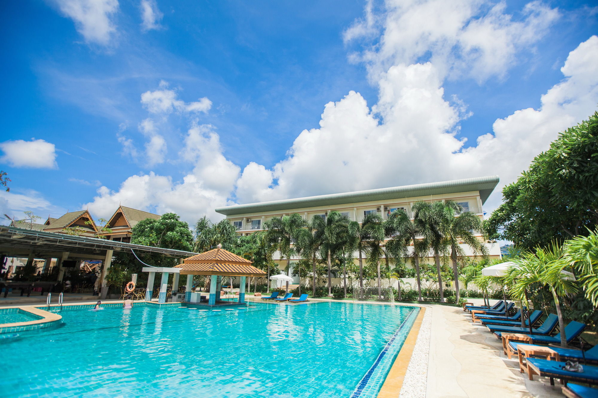 Chalong Beach Hotel Phuket Rawai Exteriör bild