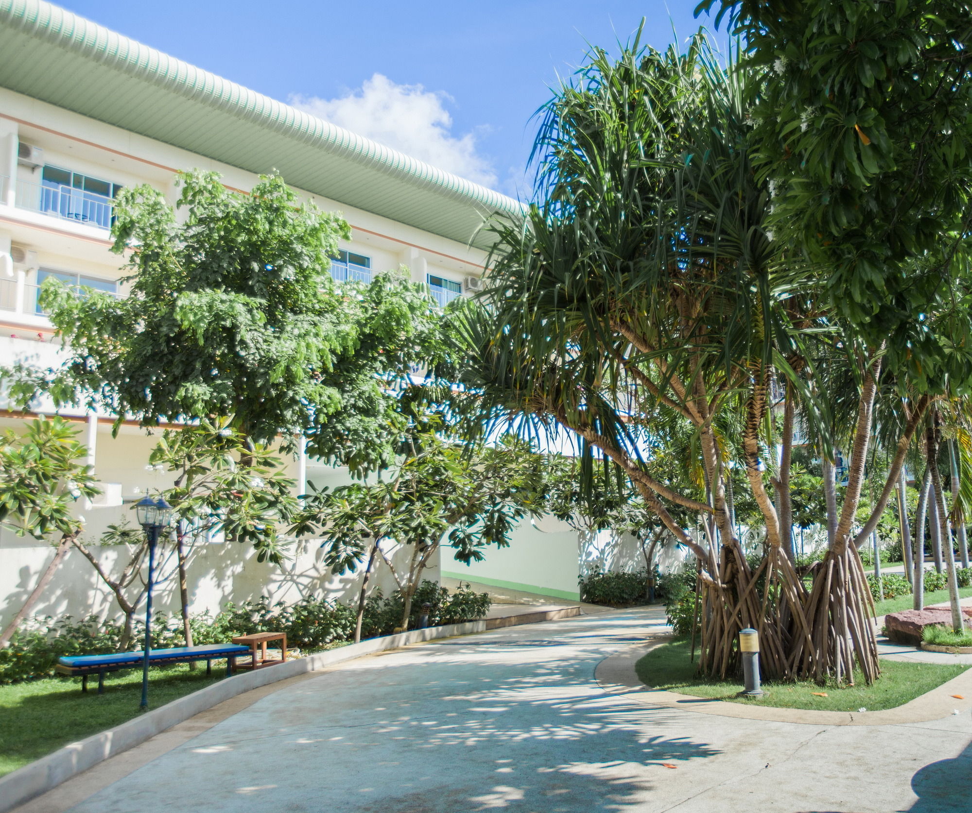 Chalong Beach Hotel Phuket Rawai Exteriör bild