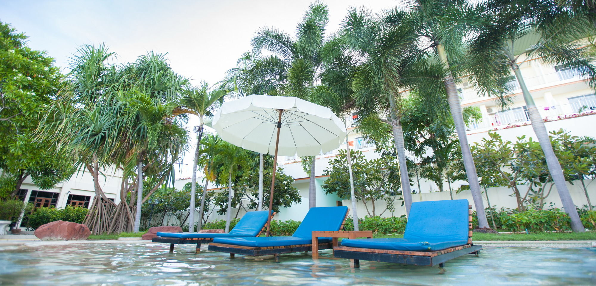 Chalong Beach Hotel Phuket Rawai Exteriör bild